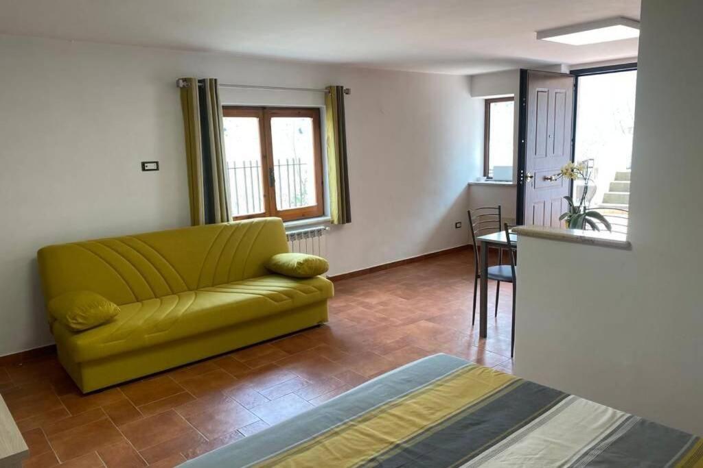 Apartament Alloggio A Via Impero Lenola Zewnętrze zdjęcie
