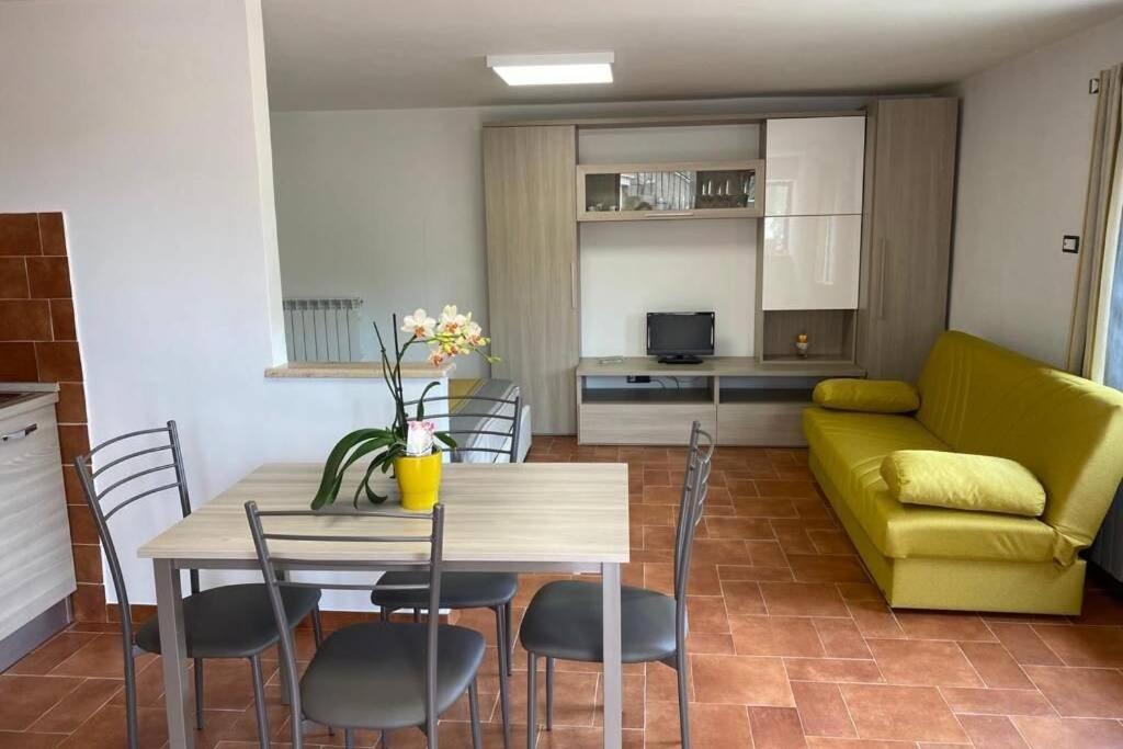 Apartament Alloggio A Via Impero Lenola Zewnętrze zdjęcie